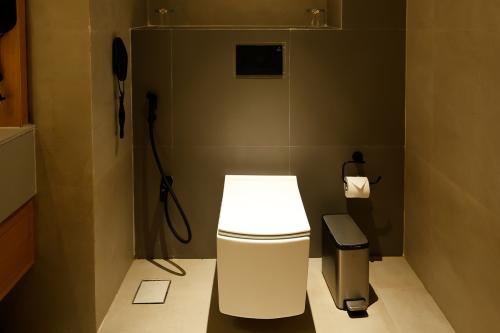 deluxe_king_room_with_lake_view_1